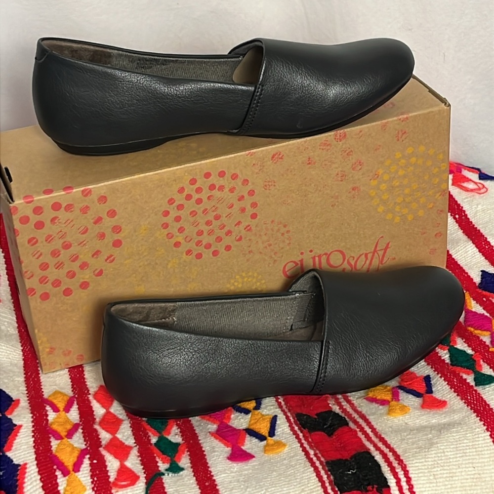 NWT NIB Eurosofft “Silvan” loafers 9 , Black leather